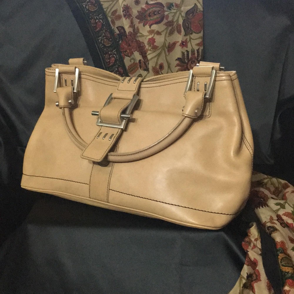 Kenneth Cole leather 16 in long  9 in high